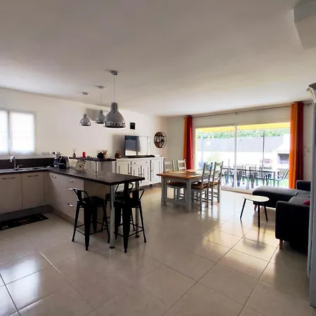Charmante Maison Avec Clim Et Piscine A 15 Min D'uzes Vila *